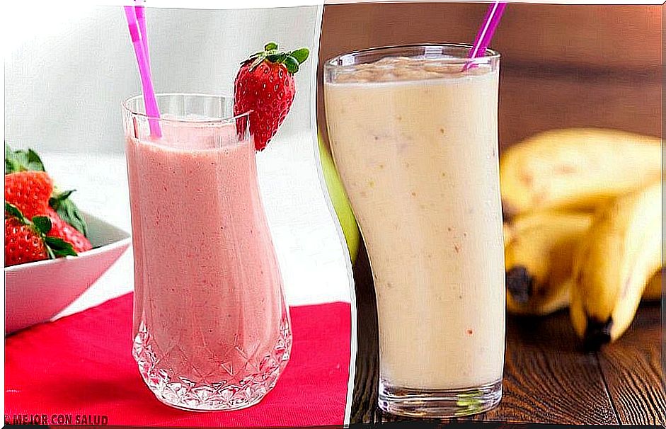 5 smoothies with banana and strawberries for breakfast