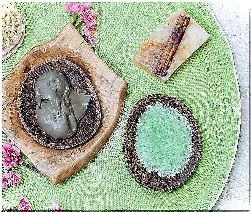 Exfoliating mask with green tea