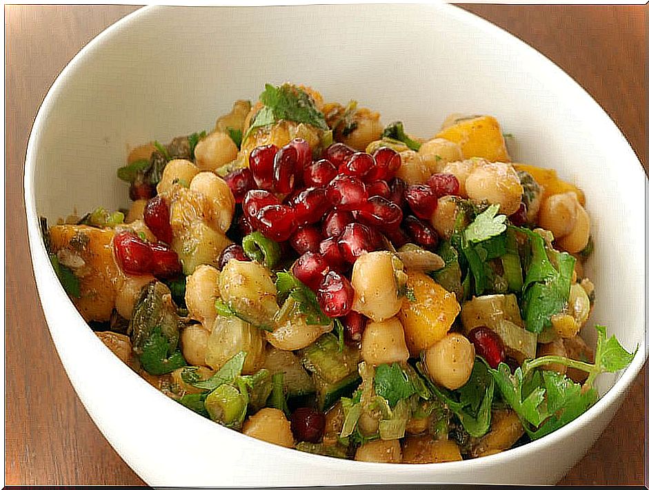 Chickpea salad for fast weight loss