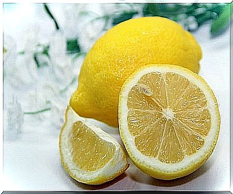 Lemon to give hair shine