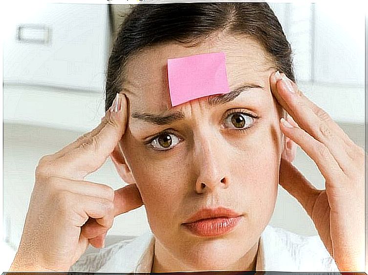 Woman with a post-it on her forehead