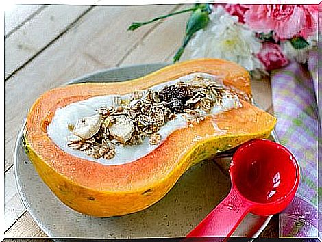 Papaya, milk and oatmeal