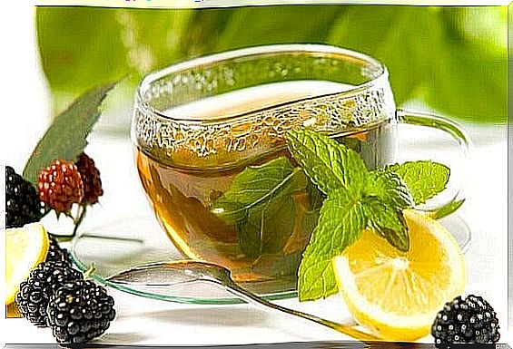 green tea with lemon