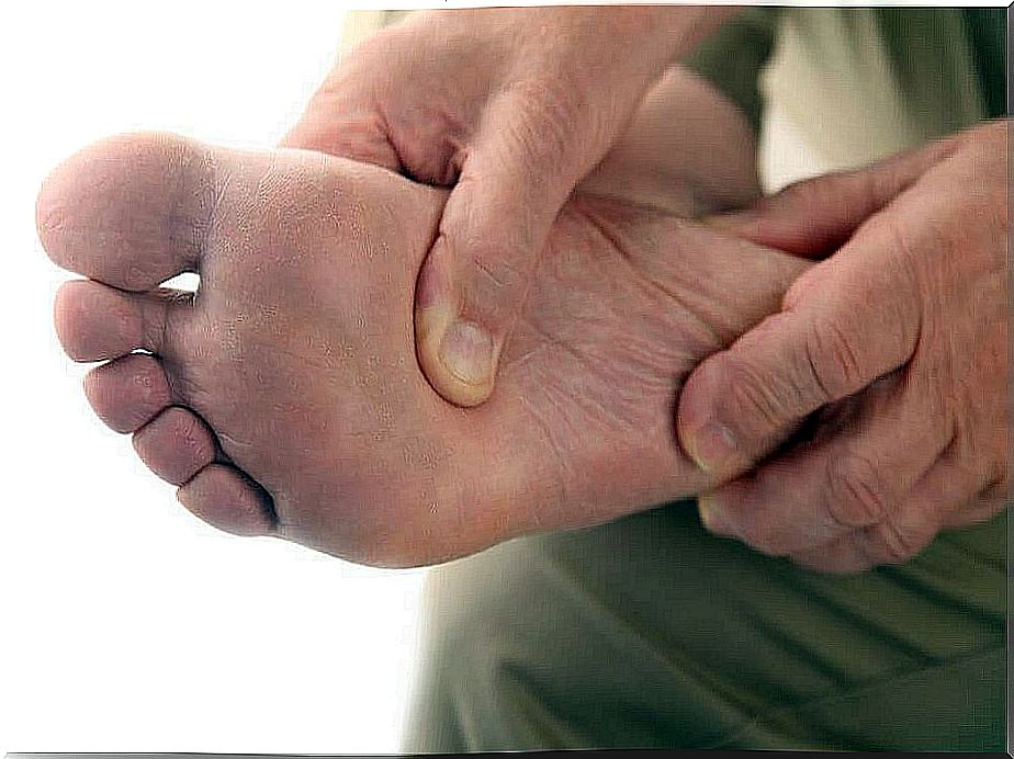 How to care for a diabetic foot at home?