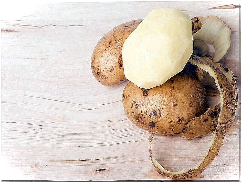 Peeled potatoes for cooking.