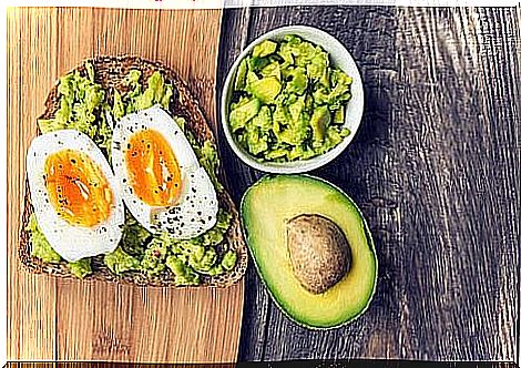 toast with avocado and egg