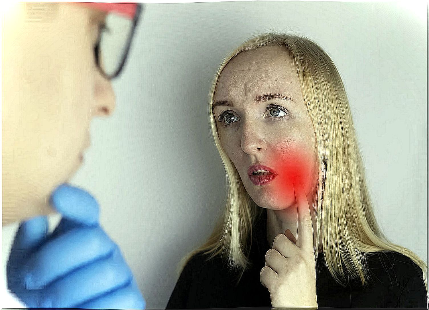 Doctor and patient finding out causes of jaw pain.