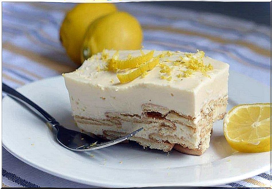 Homemade recipe for the lemon charlotte dessert.