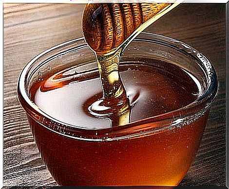 Honey-is-a-natural-sweetener-with-beneficial-properties