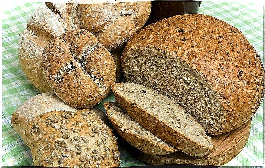 Bran bread contains healthy carbohydrates